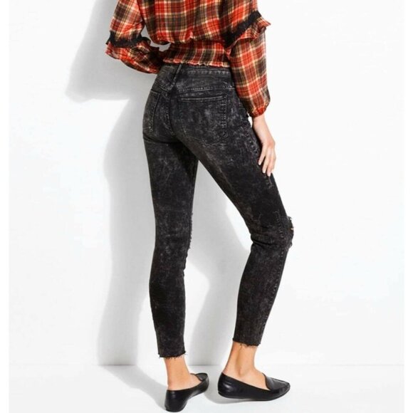 Guess Women’s Mid Rise sexy Curve Skinny Jeans Black Destroy Embroidered Size 27 - Picture 3 of 12